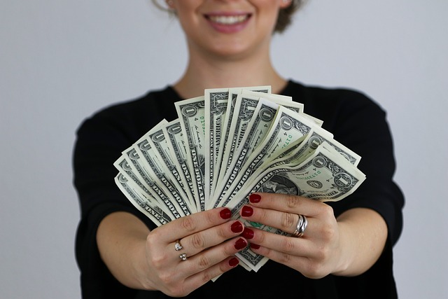 saving money a girl